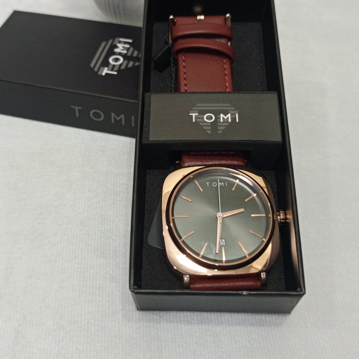 Golden Date Just Executive Series - Tomi