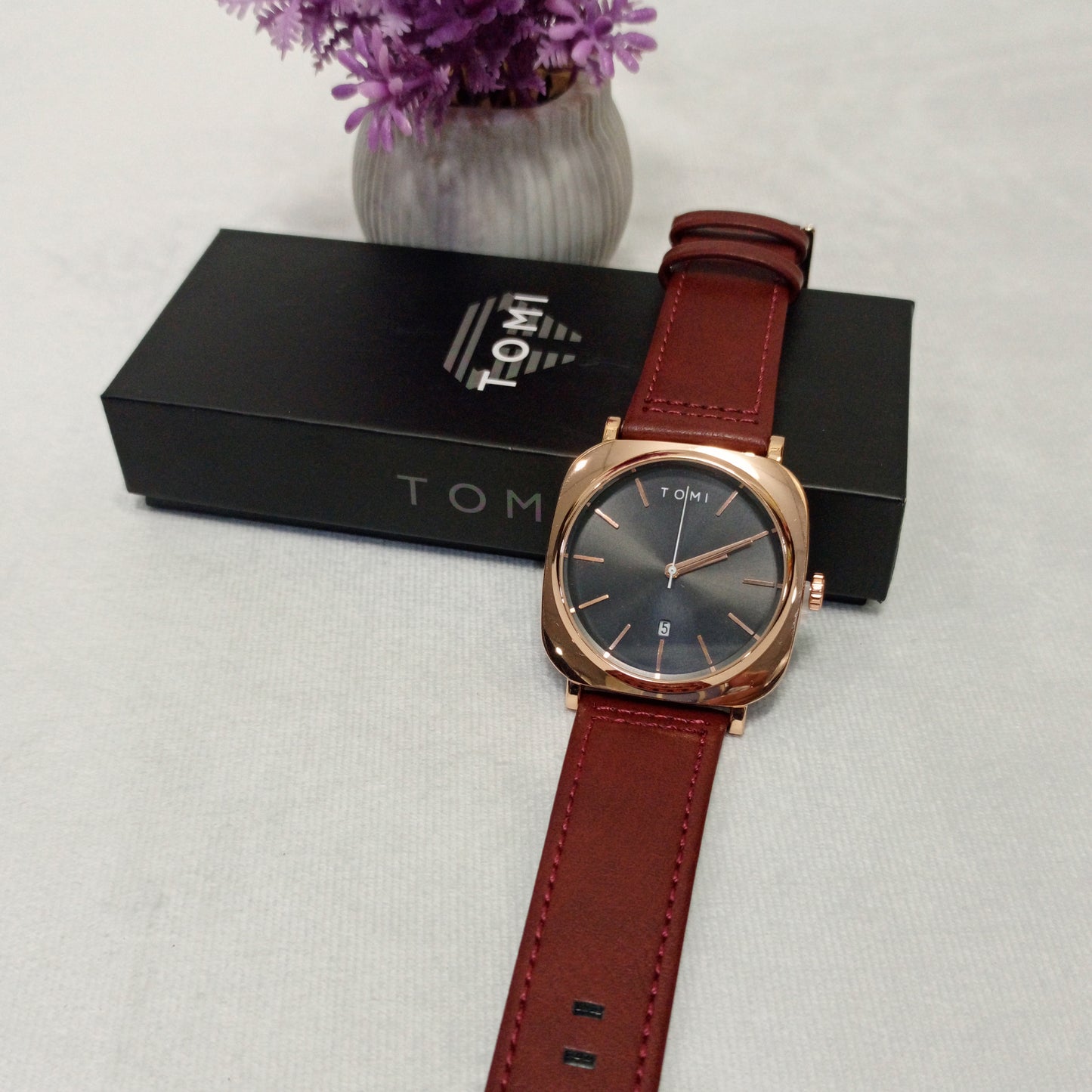 Golden Date Just Executive Series - Tomi