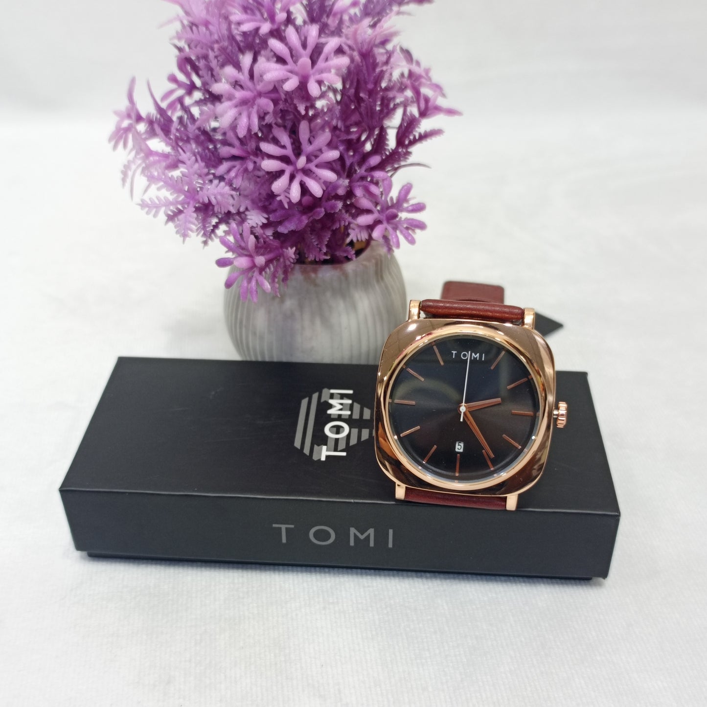Golden Date Just Executive Series - Tomi